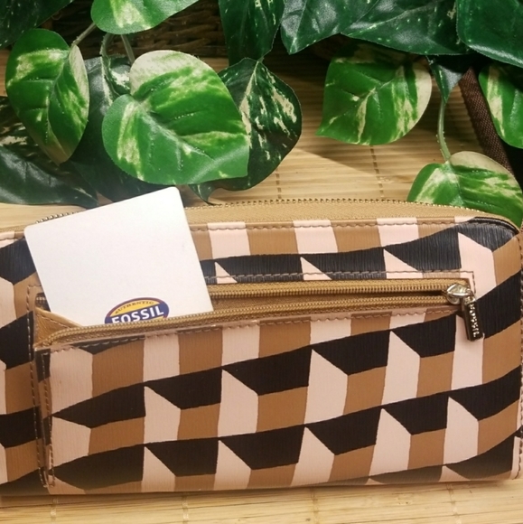 Fossil Zip Around Clutch - Picture 4 of 6